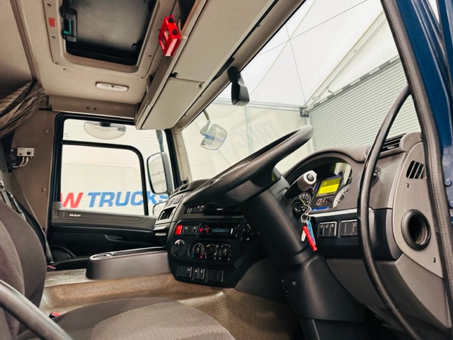 DAF CF 250 4×2 Sleeper Cab Curtainsider