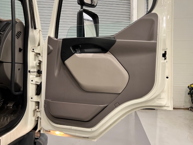 DAF LF 250 4×2 Rest Cab Fridge Box