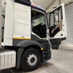 Mercedes Actros 2530 6×2 Sleeper Cab Curtainsider - thumbnail