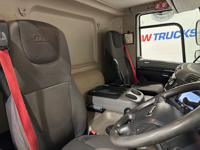 DAF CF 370 6×2 Rear Lift Dropside Brick Grab Manual