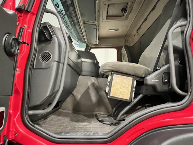 Volvo FM12 340 8×4 Day Cab Chassis Cab