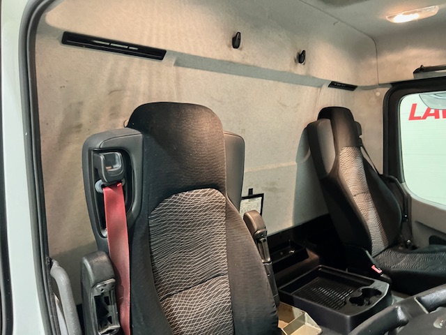 Mercedes Antos 1827 Day Cab Fridge Box