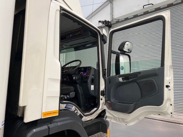 Scania P280 6×2 Rear Lift Day Cab Fridge