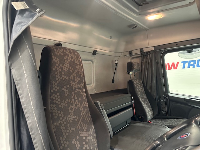 Scania P250 4×2 Sleeper Cab Curtainsider