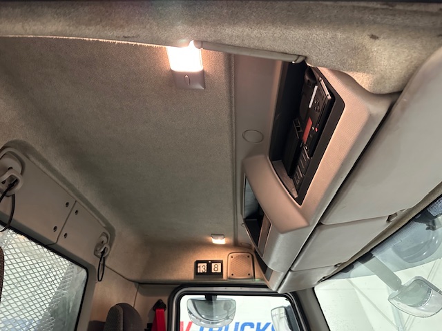 DAF LF 220 Day Cab Skip Loader