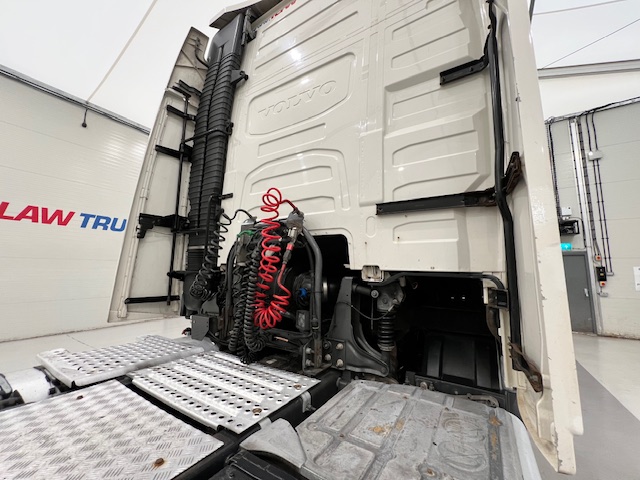 Volvo FH 500 6×2 Midlift Tractor Unit