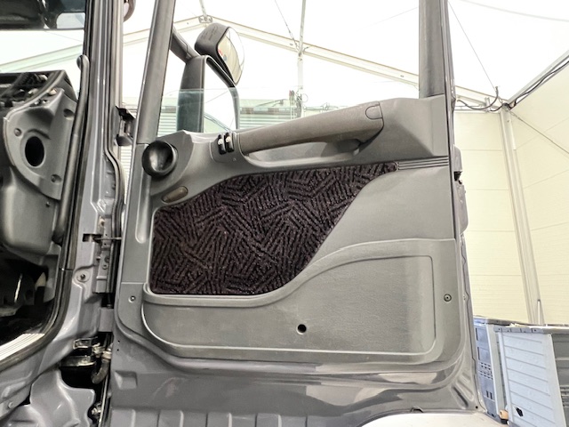 Scania R94 220 4×2 Sleeper Cab Box Van Manual
