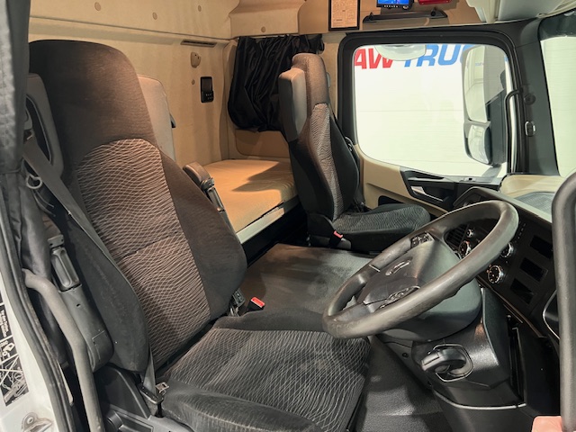Mercedes Actros 1824 4×2 Sleeper Cab Box Van