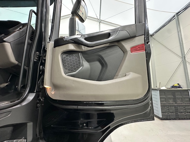 Scania R450 6×2 Midlift Highline Tractor Unit