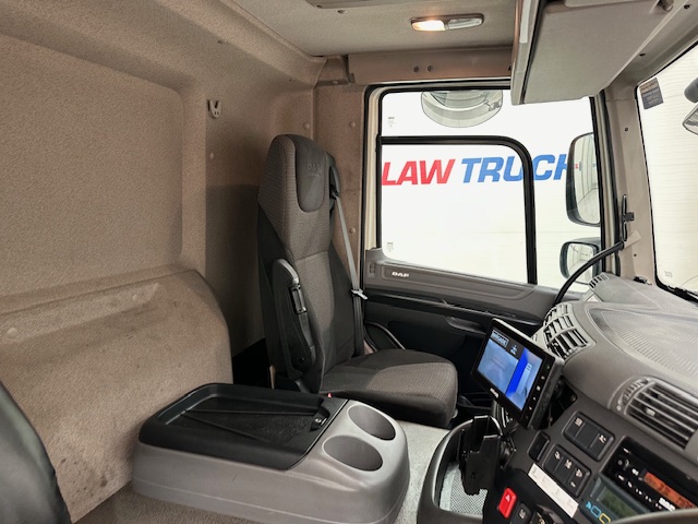 DAF CF 290 6×2 Rear Steer Fridge Box