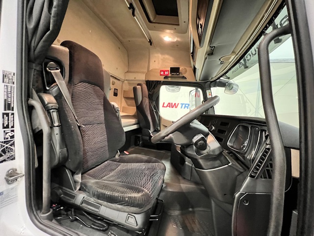 Mercedes Actros 1824 4×2 Sleeper Cab Curtainsider