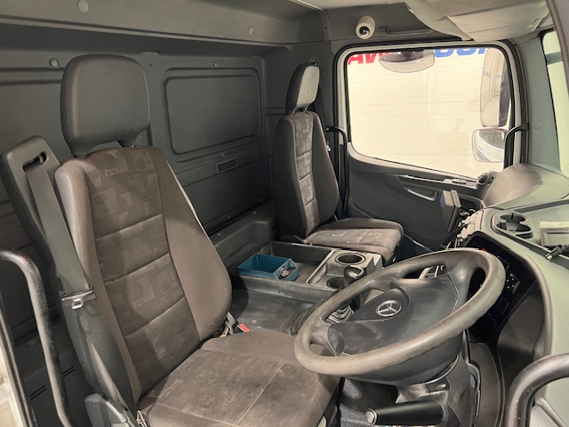 Mercedes Axor 1824 Day Cab Curtainsider