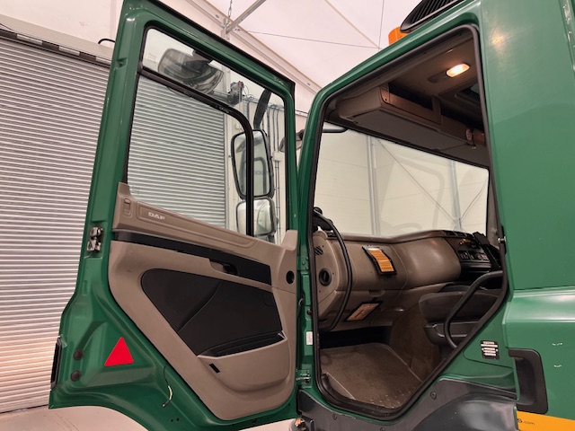 DAF CF75 310 6×2 Day Cab Dropside Crane