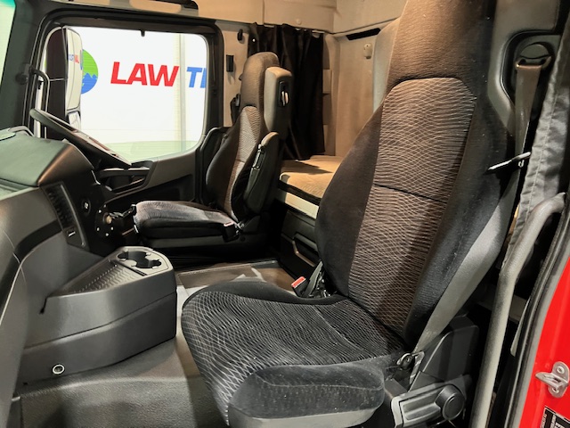 Mercedes Actros 2533 6×2 Sleeper Cab Curtainsider