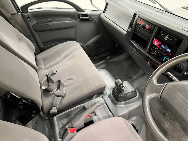Isuzu N75.190 Day Cab Box Van