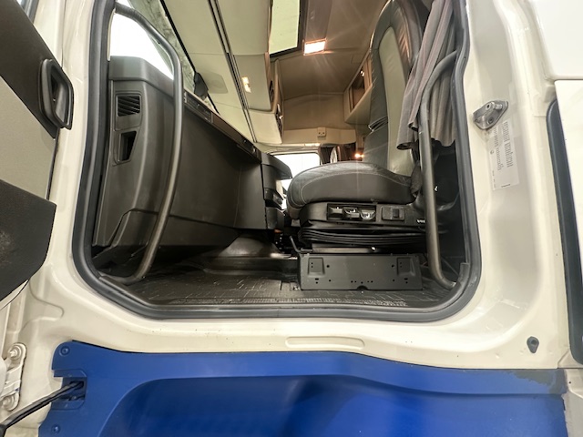 Volvo FH 500 6×2 Midlift Tractor Unit