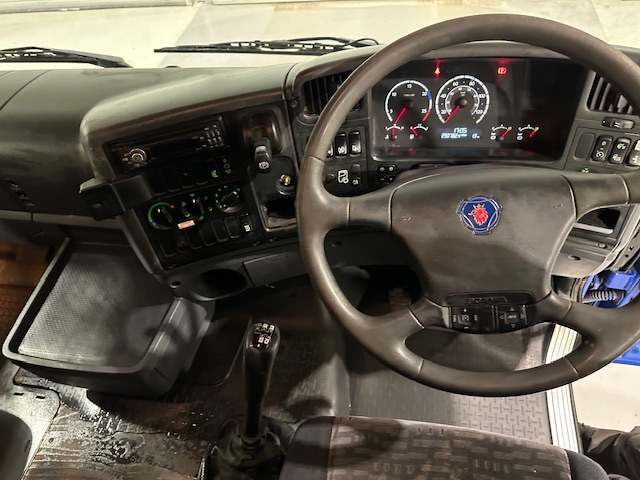 Scania R270 4×2 Sleeper Cab Box Van Manual
