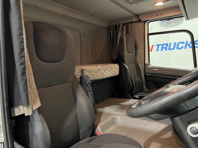 DAF CF 250 4×2 Sleeper Cab Curtainsider