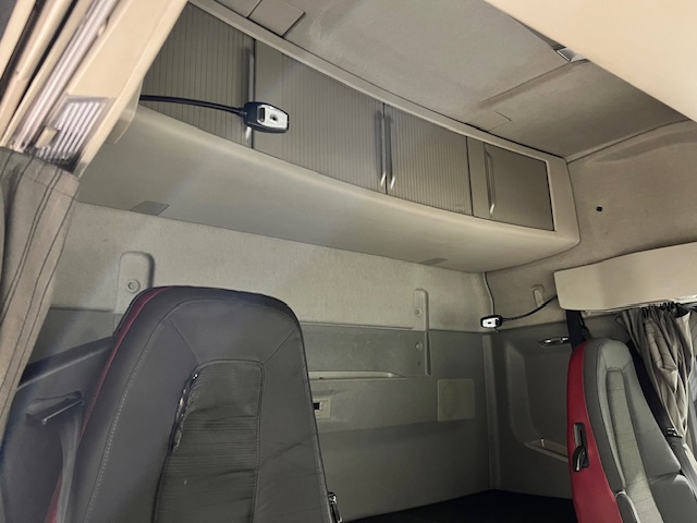 Volvo FH 500 6×2 Midlift Tractor Unit Safari Edition