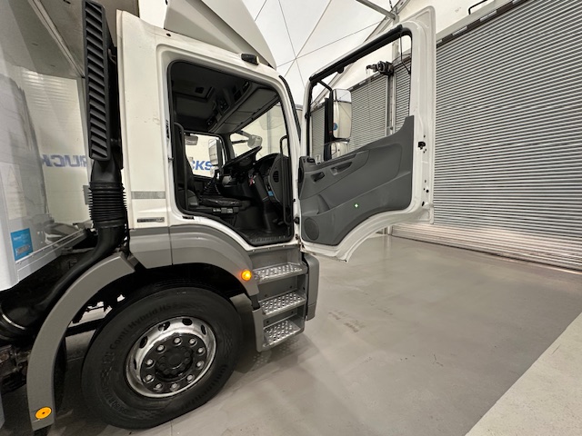 Mercedes Axor 1824 Day Cab Fridge Box