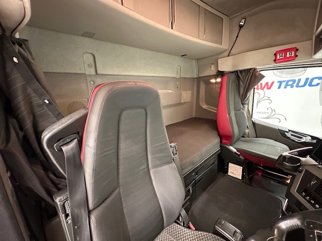 Volvo FH 500 6×2 Midlift Tractor Unit