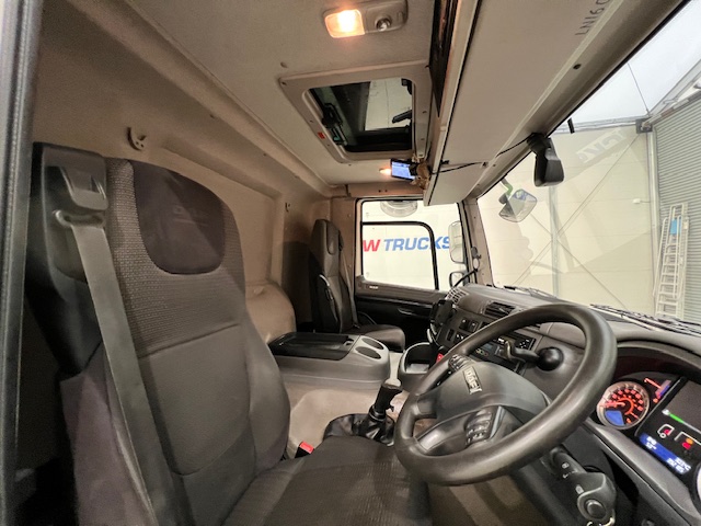 DAF CF 290 6×2 Rear Steer Fridge Box
