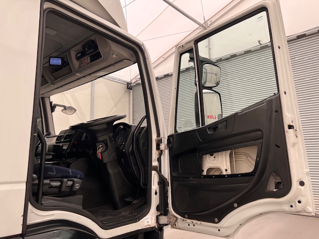 Iveco Stralis 310 AT 6×2 Box Van