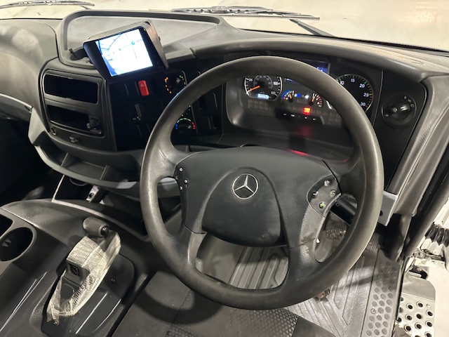 Mercedes 1824 4×2 Day Cab Curtainsider