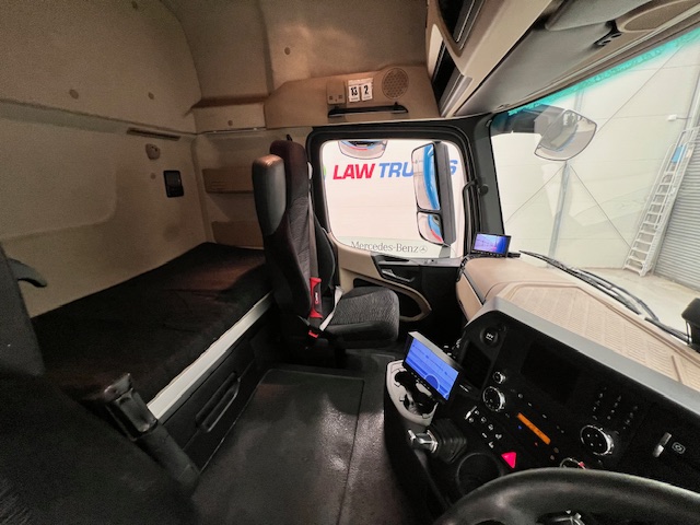 Mercedes Actros 2530 Rear Lift Sleeper Cab Curtainsider