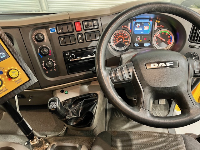 DAF LF 250 4×2 Sleeper Cab Gritter