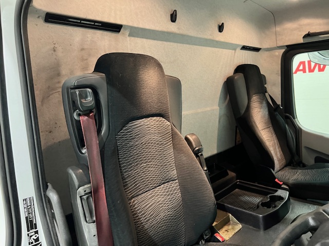 Mercedes Antos 1827 Day Cab Fridge Box