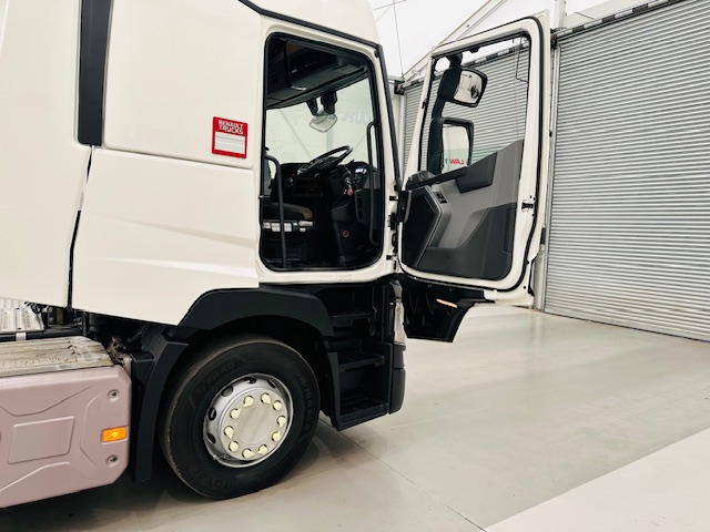 Renault T460 6×2 Midlift Tractor Unit