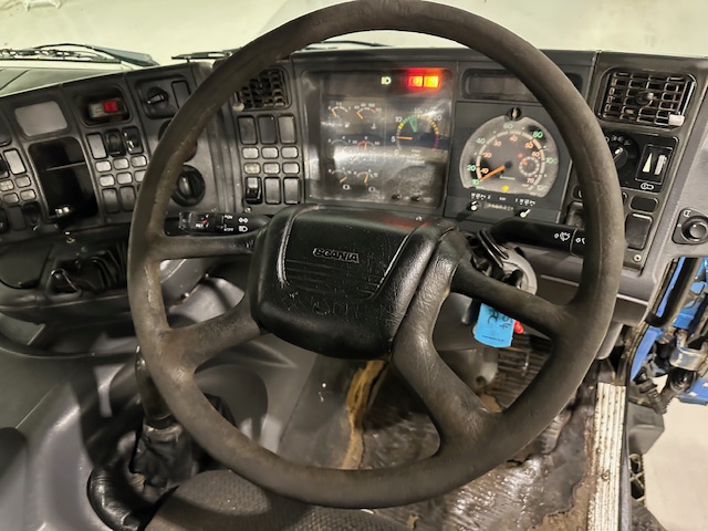 Scania P94 230 4×2 Day Cab Skip Loader