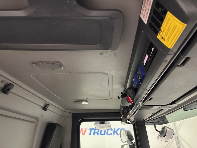 Scania P280 6×2 Rear Lift Day Cab Fridge Box
