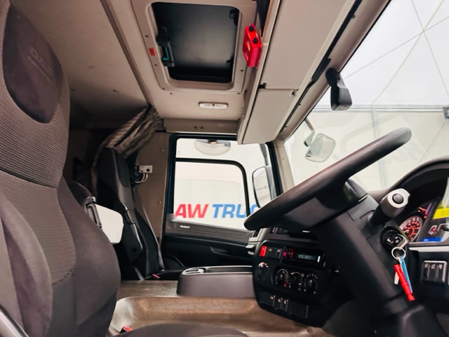 DAF CF 250 4×2 Sleeper Cab Curtainsider