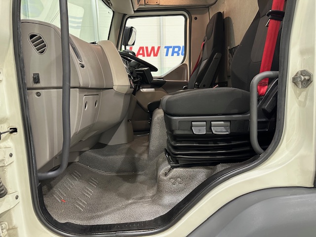 DAF LF 180 4×2 Day Cab Box Van