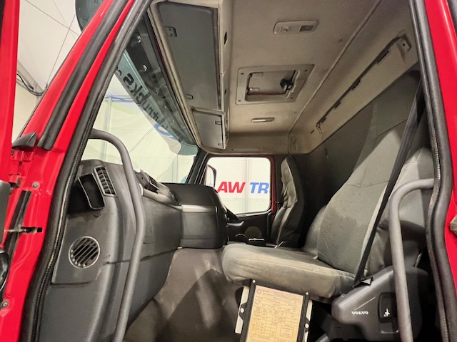 Volvo FM12 340 8×4 Day Cab Chassis Cab