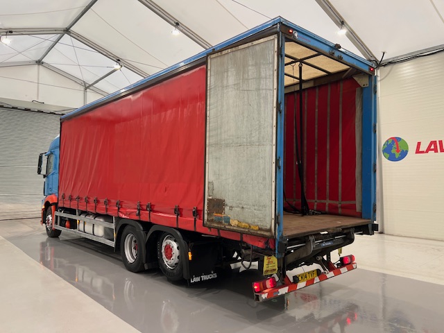 Mercedes Actros 2530 6×2 Sleeper Cab Curtainsider