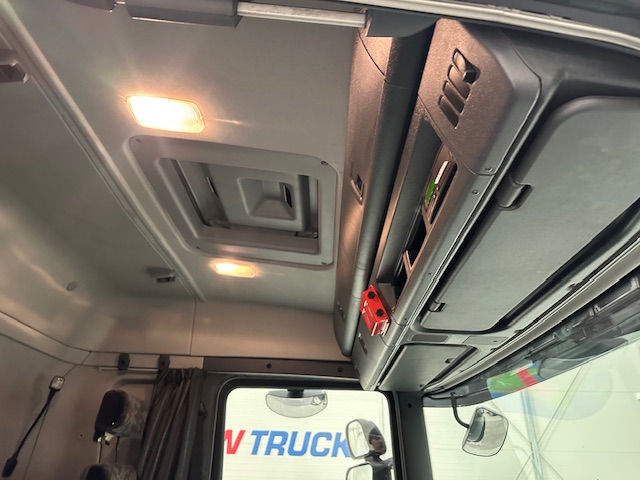 Scania P250 4×2 Sleeper Cab Curtainsider