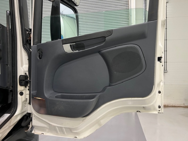 Scania P280 6×2 Rear Lift Day Cab Fridge