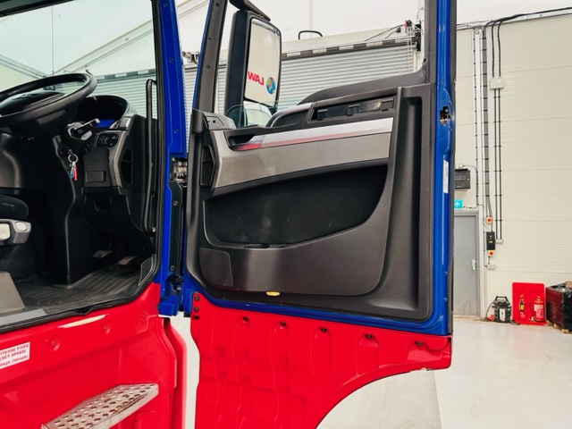 MAN TGX 26.480 6×2 Tractor Unit