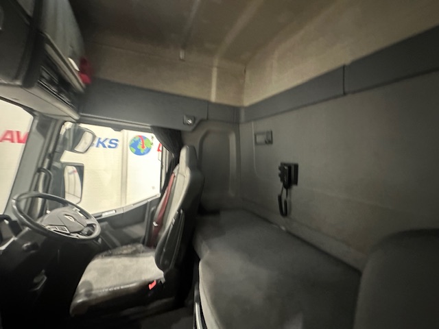 Renault T460 6×2 Midlift Tractor Unit
