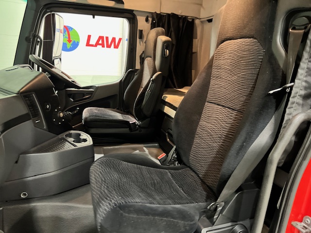 Mercedes Actros 2533 6×2 Sleeper Cab Curtainsider