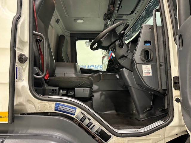 Scania P280 6×2 Rear Lift Day Cab Fridge Box