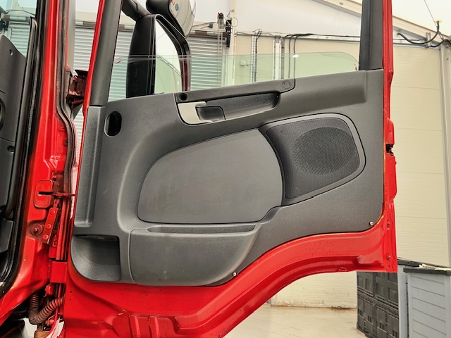 Scania P380 8×4 Day Cab Hookloader Manual