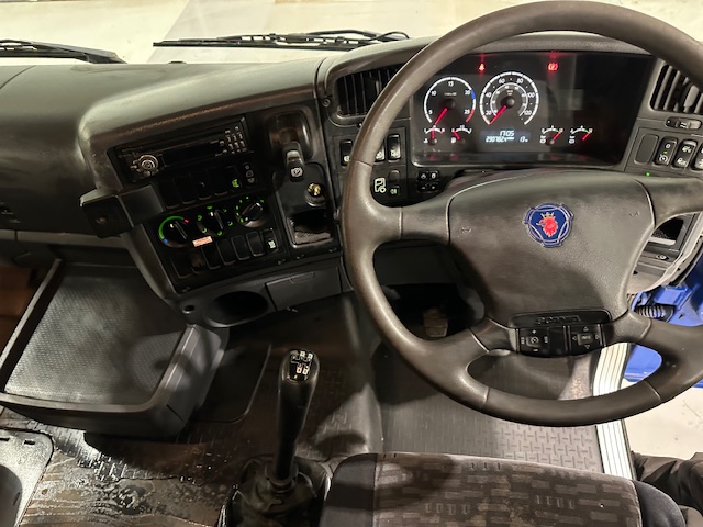 Scania R270 4×2 Sleeper Cab Box Van Manual