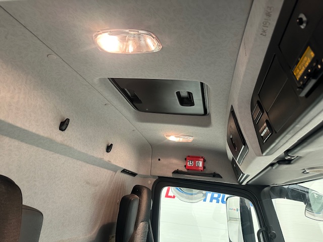 Mercedes Actros 1824 4×2 Day Cab Box Van