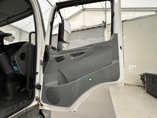 Mercedes Axor 1824 Day Cab Fridge Box