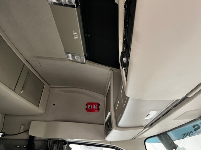Volvo FH 500 6×2 Midlift Tractor Unit Safari Edition