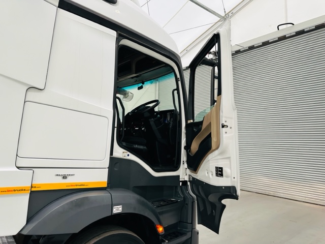 Mercedes Actros 2543 6×2 Midlift Tractor Unit